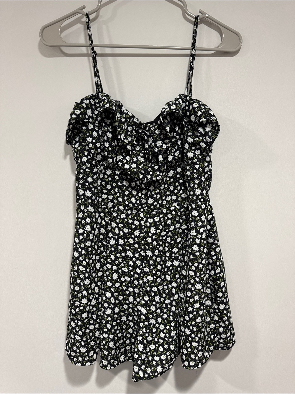 Blue Rain by Francesca’s Black Floral Romper with White Daisies